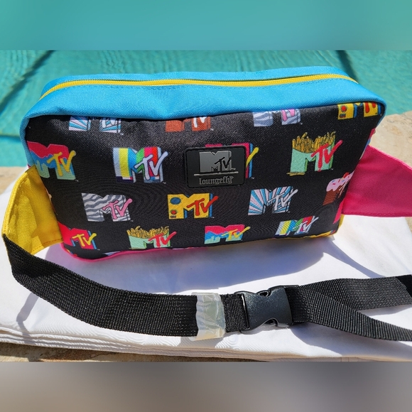 NWT Loungefly MTV Fanny Pack - Picture 3 of 9